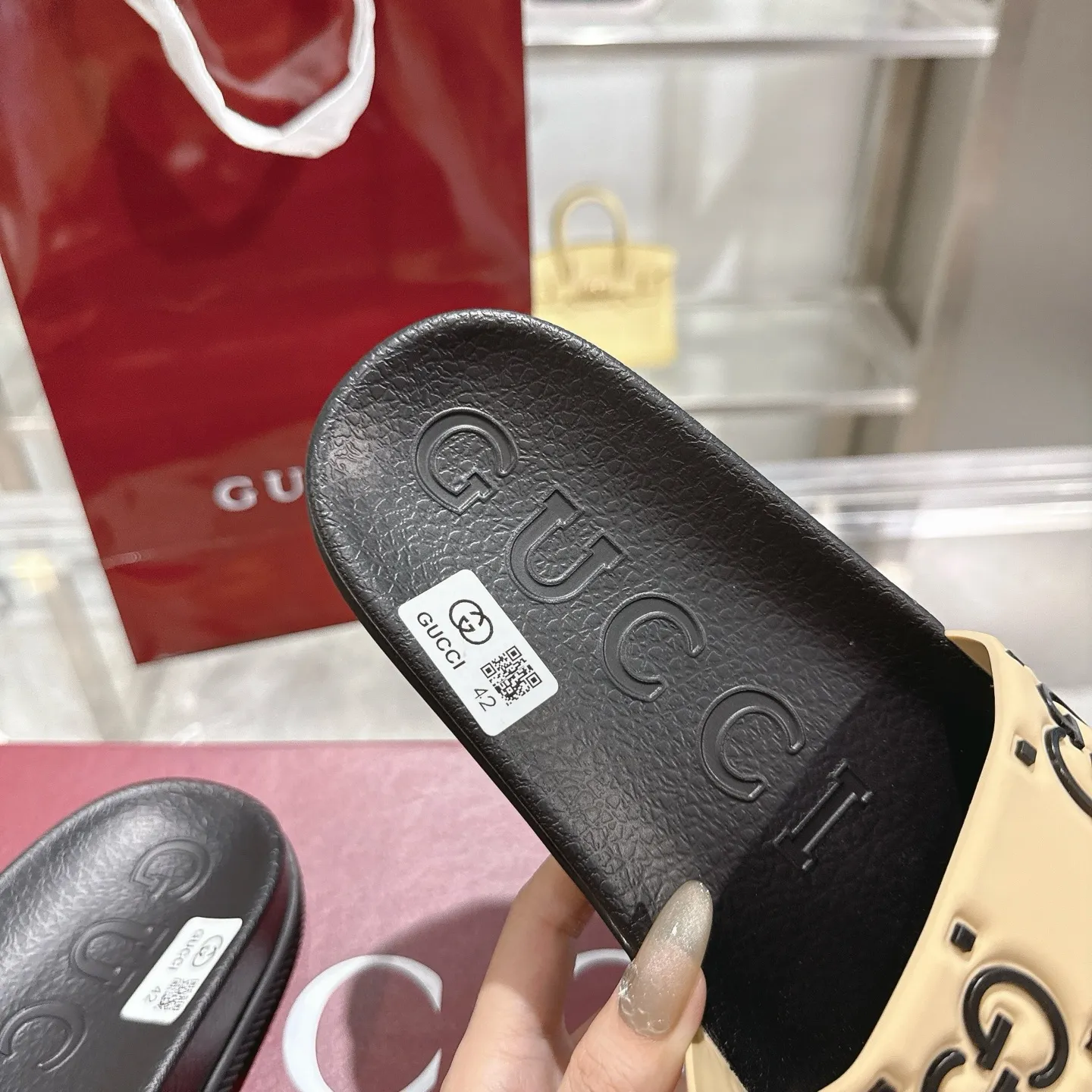 🅿️300💰 🌹Gucci official website Good Game slippers and sandals for men and women. In this special edition series, the acronym of the brand founder Guccio Gucci gives new meaning. In the gaming world, "GG" is a symbol of good sportsmanship and stands for "Good Game," which conveys the value system of the community. The modern acronym is a playful ode to the brand’s origins in the world of sports and leisure, illustrating how Gucci’s heritage continues to evolve. The parting greeting expresses the Gucci Good Game motto as the brand moves into new worlds, creating centers of play, self-expression, talent, freedom and individuality. Made with a rubber upper, these slippers are embellished with the collection's signature logo.  Rubber upper, unisex, G logo embossed, molded footbed, rubber sole, flat, made in Italy, sizes 36 to 46